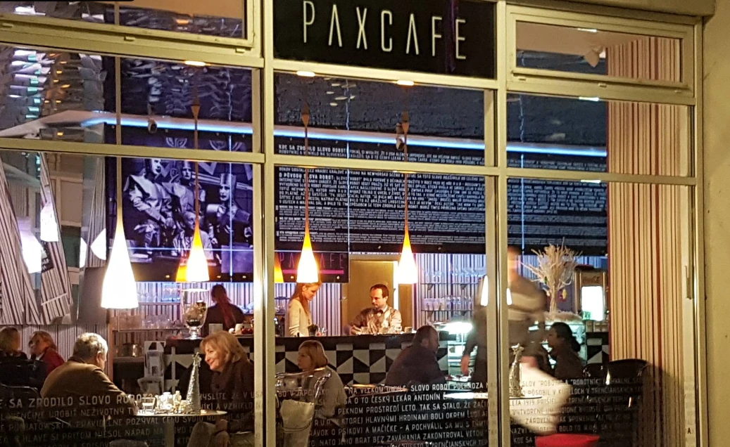 Večer v PAX Cafe